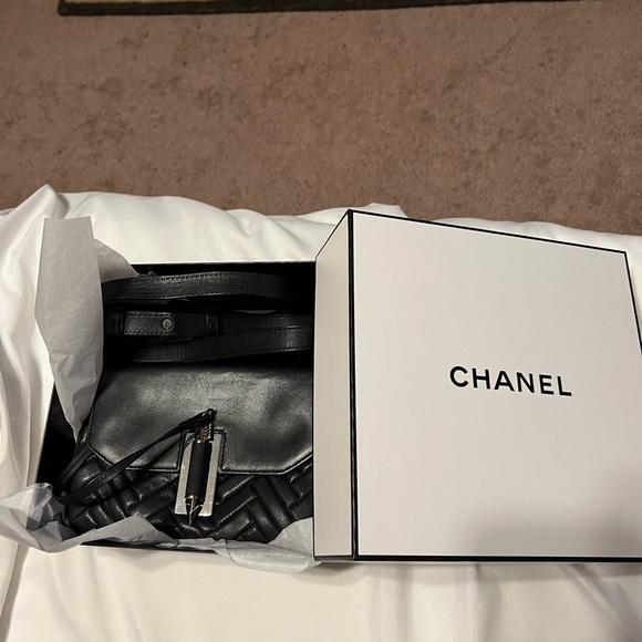 !!!SOLD. Mackage Black Chevron Quilted Lambskin purse - Picture 12 of 16